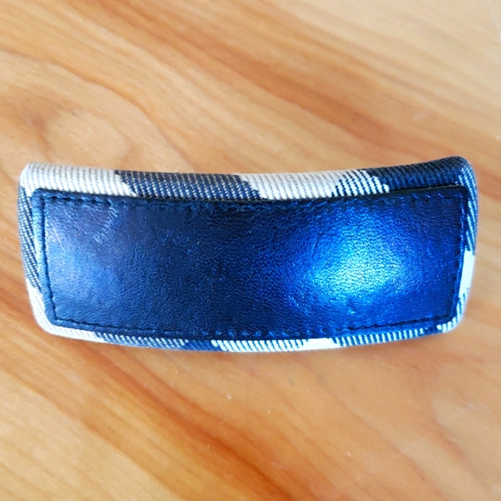 Burberry authentic  hair clip